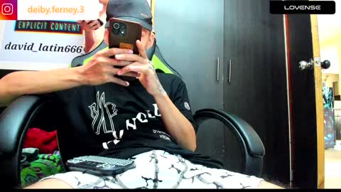 Snapshot of david_latin666_ chatting on December 15, 6:37 pm David online show from December 15, 6:37 pm