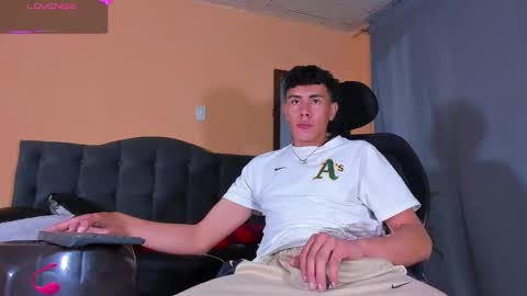 Snapshot of david_savage_ chatting on January 19, 1:43 am david online show from January 19, 1:43 am