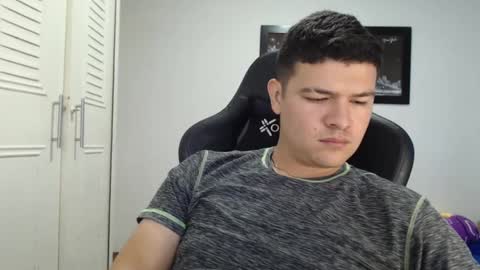 Snapshot of david_smit_ chatting on February 11, 4:46 pm david smit online show from February 11, 4:46 pm