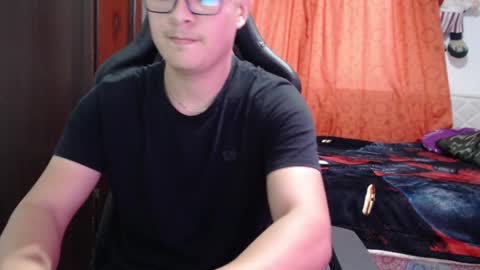 Snapshot of david_smit_ chatting on March 11, 3:45 pm david smit online show from March 11, 3:45 pm