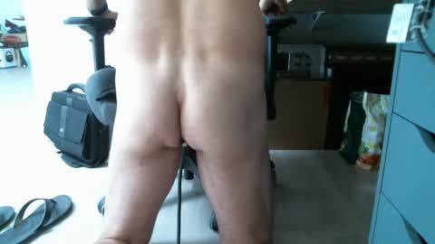 Snapshot of davidheads84 chatting on June 2, 12:18 pm davidheads84 online show from June 2, 12:18 pm