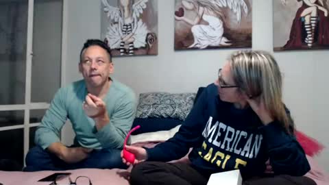 Snapshot of davidstong_cam chatting on July 1, 8:52 pm Davidstrong cam online show from July 1, 8:52 pm