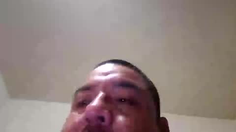 Snapshot of davidzhere222800 chatting on January 3, 9:25 am davidzhere222800 online show from January 3, 9:25 am