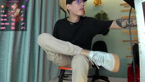 Snapshot of daviid_huge chatting on October 2, 1:34 am daviid_huge online show from October 2, 1:34 am