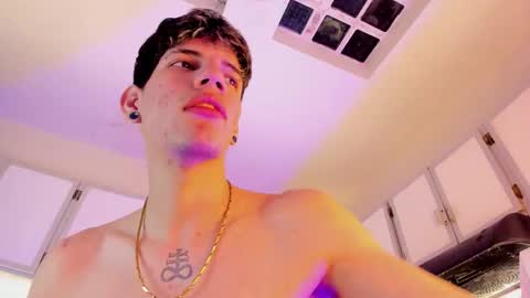 Snapshot of daviid_huge chatting on November 28, 7:44 am daviid_huge online show from November 28, 7:44 am