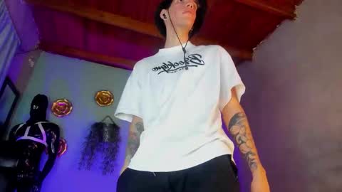 Snapshot of daviid_huge chatting on December 14, 2:06 am daviid_huge online show from December 14, 2:06 am