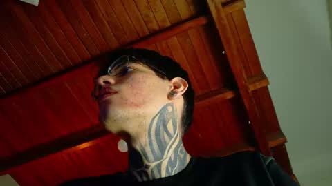 Snapshot of daviid_huge chatting on June 13, 8:23 am daviid_huge online show from June 13, 8:23 am