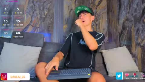 Snapshot of daviid_laid_ chatting on June 1, 12:29 pm David online show from June 1, 12:29 pm