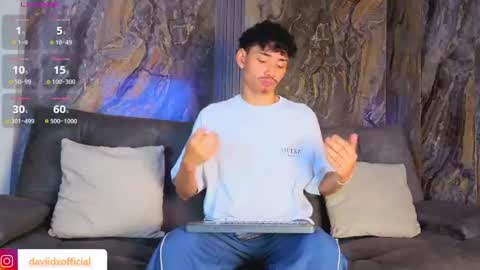 Snapshot of daviid_laid_ chatting on June 10, 11:53 am David online show from June 10, 11:53 am