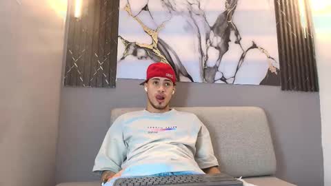 Snapshot of davin_01 chatting on December 15, 12:09 pm DAVID online show from December 15, 12:09 pm