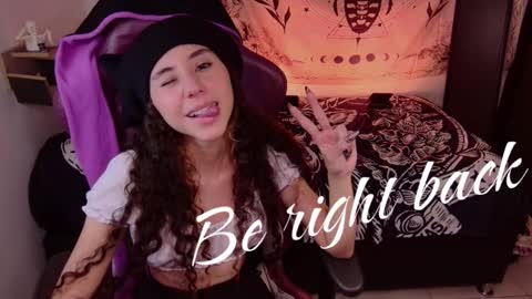 Snapshot of davina_heart chatting on December 15, 4:11 pm Davina online show from December 15, 4:11 pm