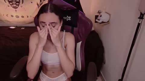 Snapshot of davina_heart chatting on December 16, 4:56 pm Davina online show from December 16, 4:56 pm