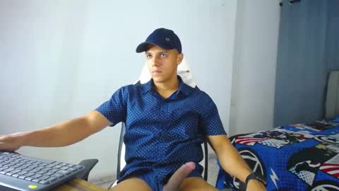 Snapshot of davisito7 chatting on December 7, 4:31 am David Angel online show from December 7, 4:31 am