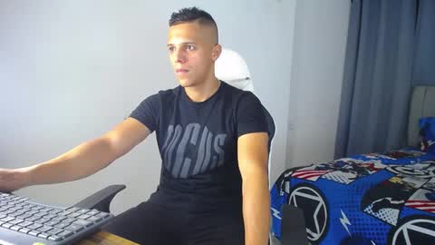 Snapshot of davisito7 chatting on December 14, 5:07 am David Angel online show from December 14, 5:07 am