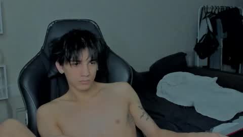 Snapshot of davisross chatting on December 27, 5:09 am davis online show from December 27, 5:09 am