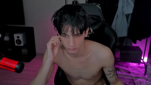 Snapshot of davisross chatting on February 5, 10:01 pm davis online show from February 5, 10:01 pm