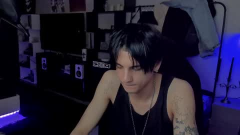 Snapshot of davisross chatting on June 3, 12:57 am davis online show from June 3, 12:57 am
