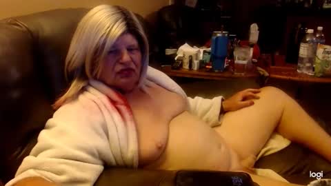 Snapshot of dawndoesall chatting on May 12, 2:52 am dawndoesall online show from May 12, 2:52 am