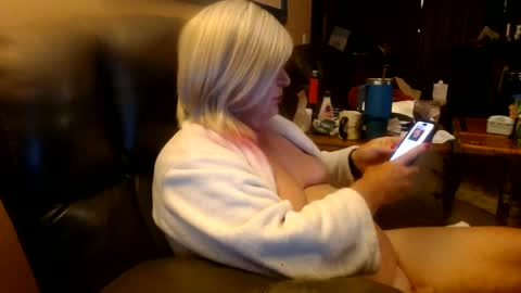 Snapshot of dawndoesall chatting on June 15, 2:58 am dawndoesall online show from June 15, 2:58 am