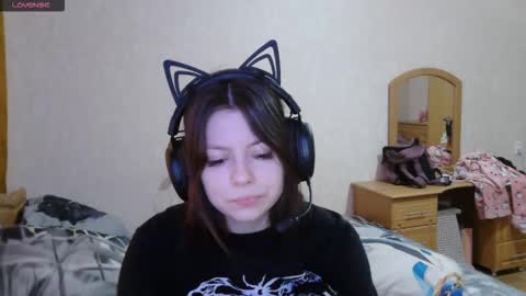 Snapshot of dawndollins chatting on October 22, 7:19 am Alice online show from October 22, 7:19 am