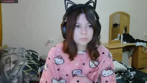 Snapshot of dawndollins chatting on October 25, 8:33 am Alice online show from October 25, 8:33 am