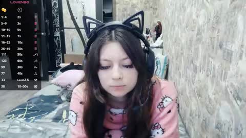 Snapshot of dawndollins chatting on November 21, 8:24 am Alice online show from November 21, 8:24 am