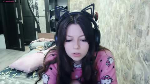 Snapshot of dawndollins chatting on November 27, 8:27 am Alice online show from November 27, 8:27 am