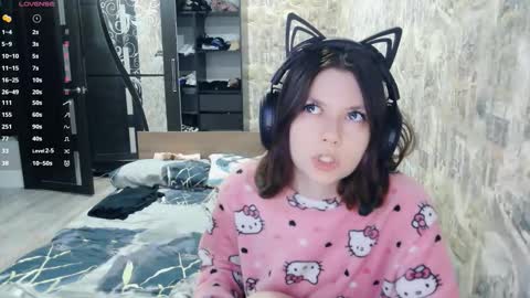 Snapshot of dawndollins chatting on November 28, 8:17 am Alice online show from November 28, 8:17 am