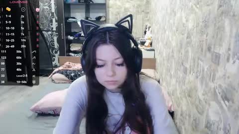 Snapshot of dawndollins chatting on December 3, 8:12 am Alice online show from December 3, 8:12 am