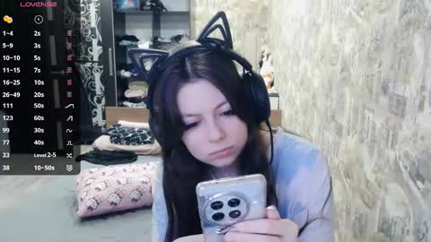 Snapshot of dawndollins chatting on December 4, 7:39 am Alice online show from December 4, 7:39 am