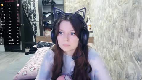 Snapshot of dawndollins chatting on December 5, 8:23 am Alice online show from December 5, 8:23 am