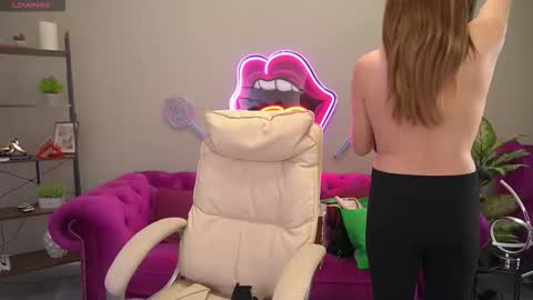 DawnGwin      Sasha online show from March 16, 6:50 am