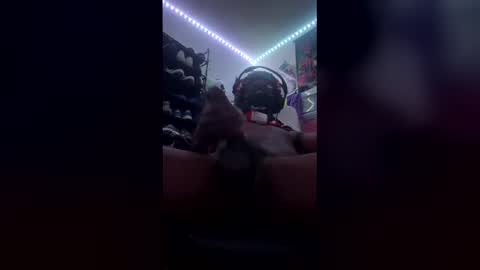 Snapshot of daxe96 chatting on December 22, 1:13 am big daddy daxe online show from December 22, 1:13 am