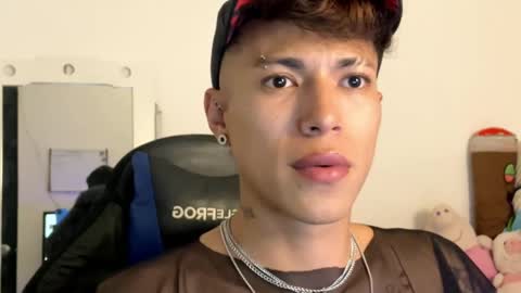 Snapshot of daxonreyy_ chatting on May 31, 7:59 am Daxon online show from May 31, 7:59 am