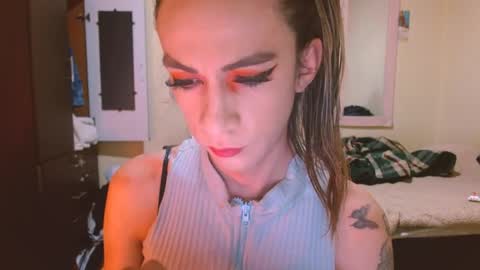 Snapshot of dayanna_01_ chatting on May 22, 4:45 pm dayanna_01_ online show from May 22, 4:45 pm