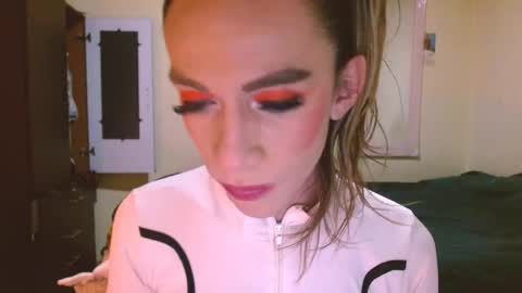 Snapshot of dayanna_01_ chatting on June 2, 8:11 pm dayanna_01_ online show from June 2, 8:11 pm