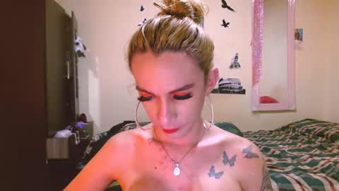 Snapshot of dayanna_01_ chatting on July 10, 8:44 pm dayanna_01_ online show from July 10, 8:44 pm