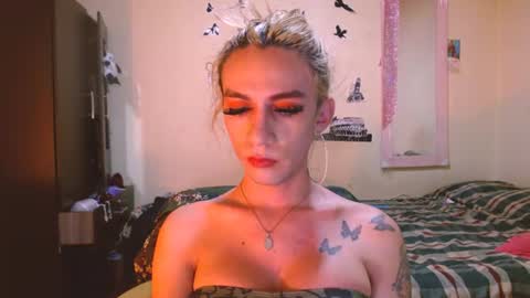 Snapshot of dayanna_01_ chatting on July 11, 8:33 pm dayanna_01_ online show from July 11, 8:33 pm