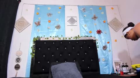 dayanroux online show from March 12, 12:00 pm