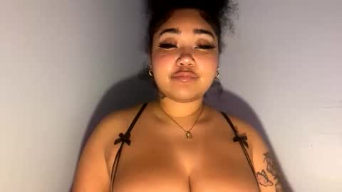 Snapshot of dayqueen1 chatting on May 3, 11:27 am dayqueen1 online show from May 3, 11:27 am