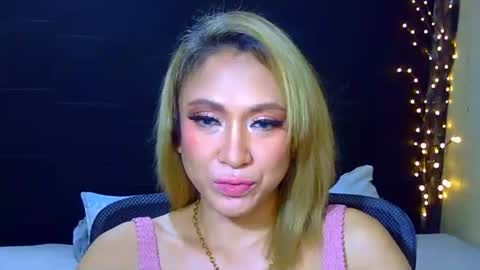 Snapshot of dazzlinglady44 chatting on June 10, 10:47 am stephaniechim online show from June 10, 10:47 am