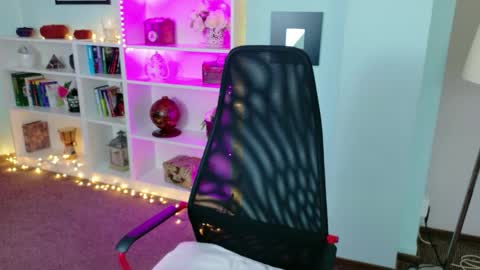 Shari online show from May 13, 4:43 am