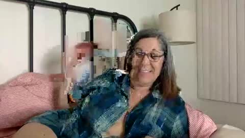 Snapshot of ddmolly chatting on April 18, 3:32 am DDMolly online show from April 18, 3:32 am