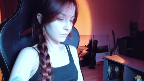 Snapshot of dead_girll chatting on July 10, 10:12 pm freak online show from July 10, 10:12 pm