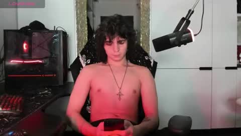 Snapshot of dean_raven chatting on August 5, 1:41 am dean_raven online show from August 5, 1:41 am