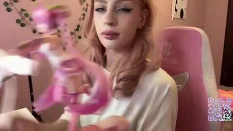 Snapshot of deannmagnie chatting on May 4, 12:12 pm Maggie online show from May 4, 12:12 pm