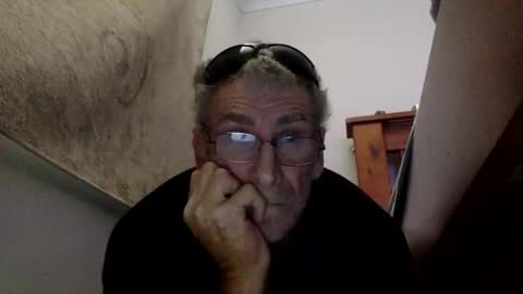 Snapshot of deanofflove2210 chatting on December 9, 2:13 am deanofflove2210 online show from December 9, 2:13 am