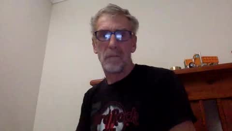 Snapshot of deanofflove2210 chatting on December 16, 7:48 am deanofflove2210 online show from December 16, 7:48 am