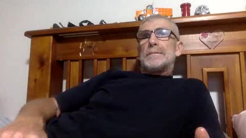 Snapshot of deanofflove2210 chatting on January 4, 1:10 pm deanofflove2210 online show from January 4, 1:10 pm