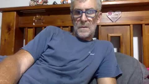 Snapshot of deanofflove2210 chatting on February 8, 10:18 am deanofflove2210 online show from February 8, 10:18 am